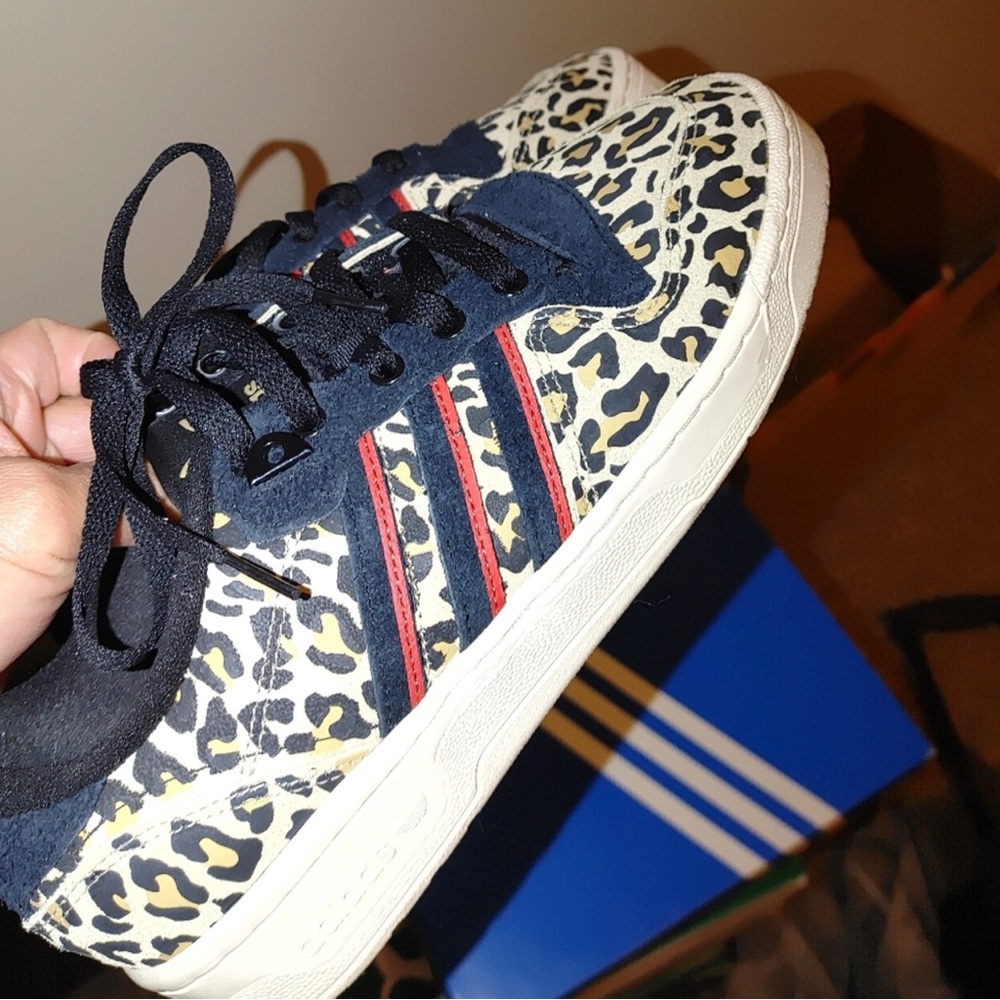 Adidas Suede Print Women’s size 7.5
